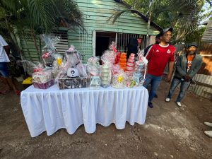 Apoyo a la comunidad de La Raqueta, Barahona. (Madres).