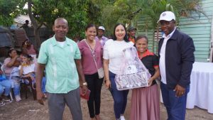 Apoyo a la comunidad de La Raqueta, Barahona. (Madres).